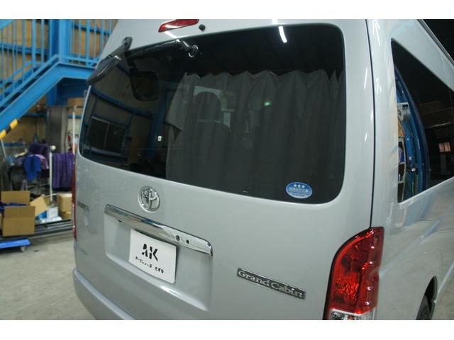 ハイエースワゴン グランドキャビン Bluetooth対応ナビ/ビルトインETC/バックモニター/TV/パワースライドドア/トヨタセーフティセンス/車線逸脱警報/オートハイビーム/AC100V/スマートキー/OBDチェック済/1年保証付(35枚目)