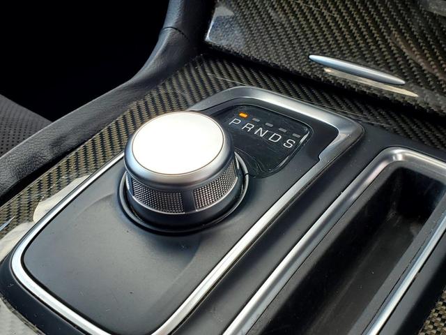 クライスラー・３００ ＳＲＴ８　クライスラー　ＳＲＴ８　Ｖ８　ディーラー車　ＳＲ　ｈａｒｍａｎ／ｋａｒｄｏｎ　Ｂｌｕｅｔｏｏｔｈ接続　　純正２０インチアルミ　ベンチレーション　温冷ドリンクホルダー　シートメモリー　フルセグ（30枚目）