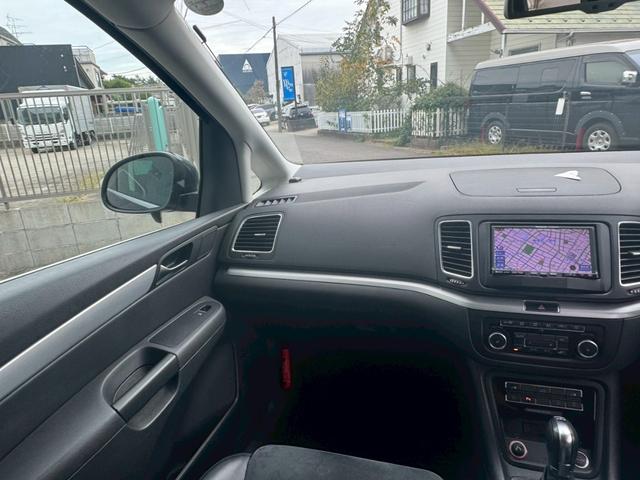 シャラン ＴＳＩ　ハイライン　社外ナビゲーション　両側スライド　パワーゲート　クルコン　クリアランスソナー　Ｂカメラ　７人乗り　純正アルミ　ＨＩＤヘッドライト（67枚目）