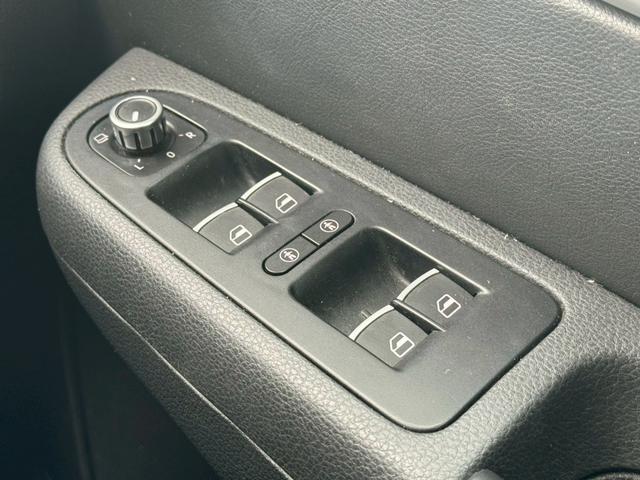 シャラン ＴＳＩ　ハイライン　社外ナビゲーション　両側スライド　パワーゲート　クルコン　クリアランスソナー　Ｂカメラ　７人乗り　純正アルミ　ＨＩＤヘッドライト（73枚目）