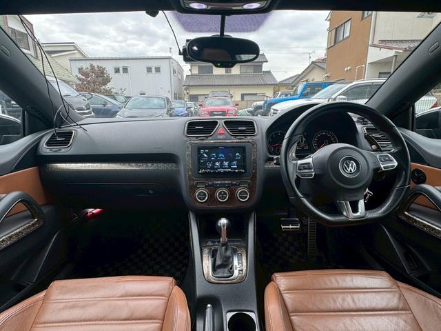 シロッコ ２．０ＴＳＩ　Ｒルックバンパー　ＦＯＸ４本出しスポーツマフラー　キャメルレザーシート　サンルーフ　社外足回りローダウン　シートヒーター　１７インチＡＷ　Ｂカメラ　パドルシフト　整備記録簿（13枚目）