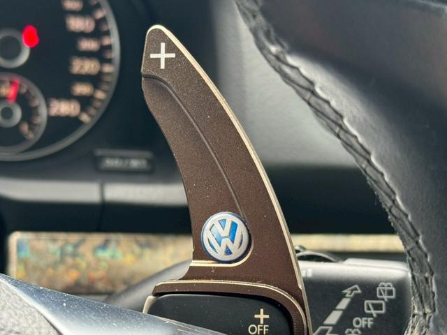 シロッコ ２．０ＴＳＩ　Ｒルックバンパー　ＦＯＸ４本出しスポーツマフラー　キャメルレザーシート　サンルーフ　社外足回りローダウン　シートヒーター　１７インチＡＷ　Ｂカメラ　パドルシフト　整備記録簿（27枚目）