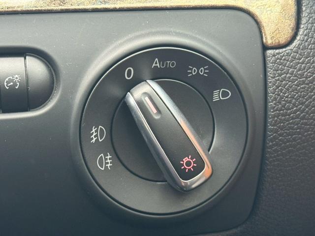 シロッコ ２．０ＴＳＩ　Ｒルックバンパー　ＦＯＸ４本出しスポーツマフラー　キャメルレザーシート　サンルーフ　社外足回りローダウン　シートヒーター　１７インチＡＷ　Ｂカメラ　パドルシフト　整備記録簿（30枚目）