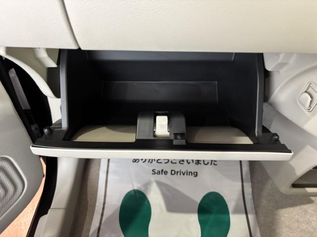 アルトラパンＬＣ Ｘ　ちょい乗り車　衝突軽減ブレーキ　誤発進抑制　車線逸脱警報　標識認識機能　アイドリングストップ　シートヒーター　オートエアコン　電動格納ミラー　キーレスプッシュスタート　アームレスト（45枚目）