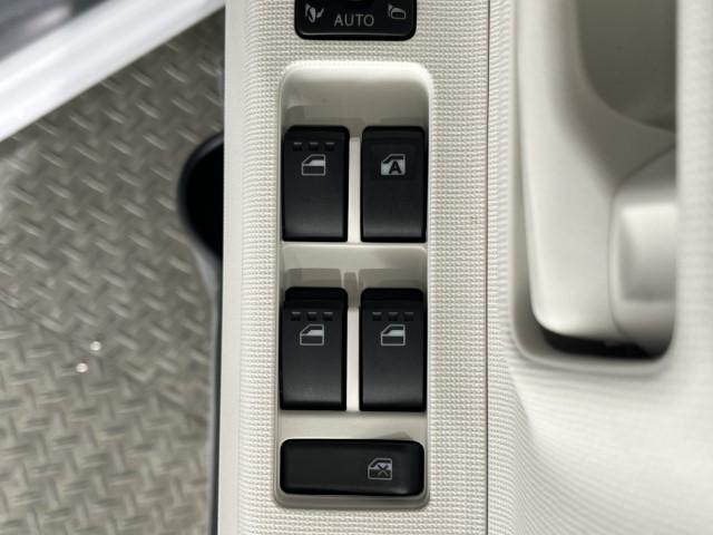 ムーヴキャンバス ストライプスＸ　届出済未使用車　衝突軽減ブレーキ　両側電動スライドドア　電動格納ミラー　アームレスト　シートリフター　ＵＳＢ充電ソケット　アイドリングストップ　オートエアコン　スマートキー　プッシュスタート　軽自動車（21枚目）