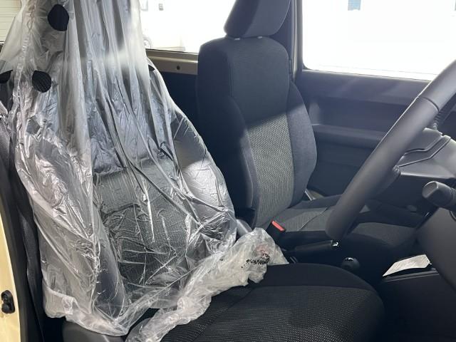 ジムニー ＸＣ　届出済未使用車　セーフティサポート　前後誤発進抑制機能　パーキングセンサー　シートヒーター　オートライト　スマートキー　オートエアコン　軽自動車（17枚目）