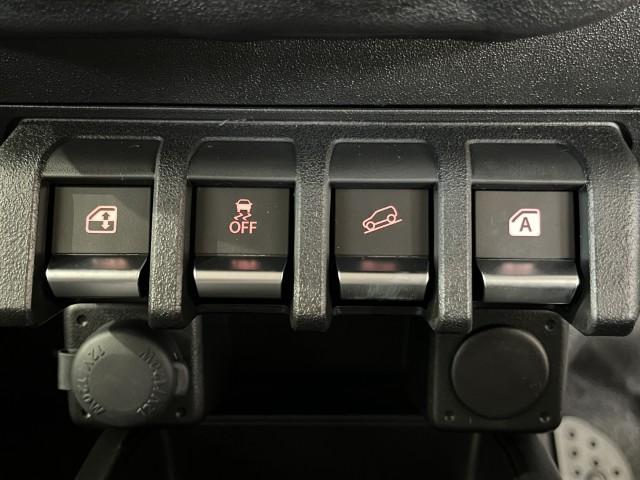 ジムニー ＸＣ　届出済未使用車　セーフティサポート　前後誤発進抑制機能　パーキングセンサー　シートヒーター　オートライト　スマートキー　オートエアコン　軽自動車（35枚目）