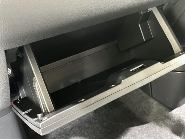 ムーヴキャンバス ストライプスX 届出済未使用車 衝突軽減ブレーキ 両側電動スライドドア 電動格納ミラー アームレスト シートリフター USB充電ソケット アイドリングストップ オートエアコン スマートキー プッシュスタート 軽自動車(39枚目)