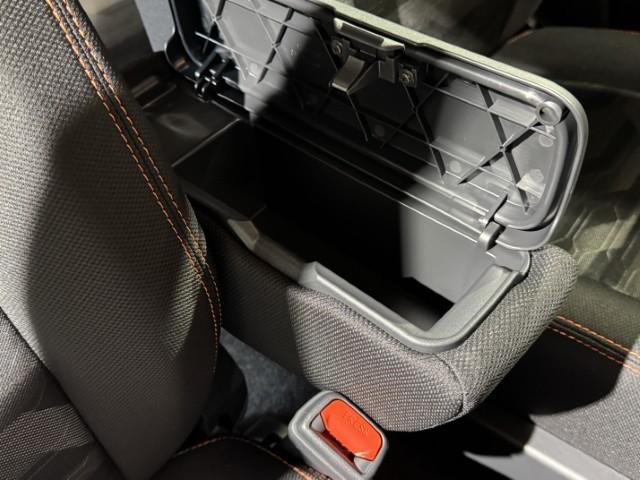 タフト G 届出済未使用車 バックカメラ ガラスルーフ 衝突軽減ブレーキ ペダル踏み間違い防止 オートハイビーム LEDヘッド&フォグ シートヒーター 電子制御パーキングブレーキ スマートキー 軽自動車(21枚目)