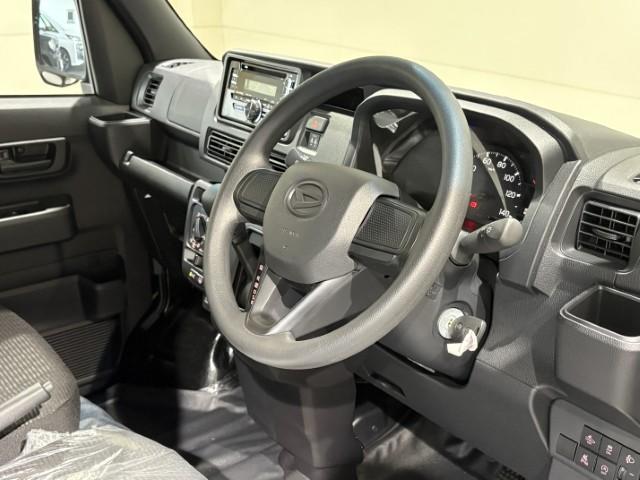 ハイゼットカーゴ ＤＸ　届出済未使用車　両側スライドドア　ＡＭ／ＦＭラジオ　オートライト　マニュアルエアコン　キーレスエントリー　衝突被害軽減システム（19枚目）