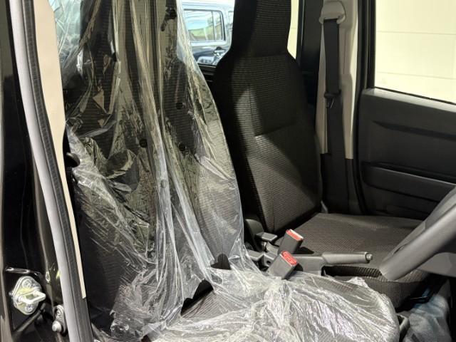 ハイゼットカーゴ ＤＸ　届出済未使用車　両側スライドドア　ＡＭ／ＦＭラジオ　オートライト　マニュアルエアコン　キーレスエントリー　衝突被害軽減システム（20枚目）