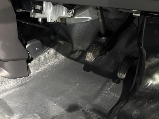 ハイゼットカーゴ ＤＸ　届出済未使用車　両側スライドドア　ＡＭ／ＦＭラジオ　オートライト　マニュアルエアコン　キーレスエントリー　衝突被害軽減システム（24枚目）