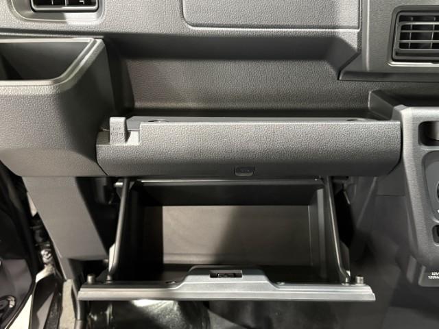 ハイゼットカーゴ ＤＸ　届出済未使用車　両側スライドドア　ＡＭ／ＦＭラジオ　オートライト　マニュアルエアコン　キーレスエントリー　衝突被害軽減システム（33枚目）
