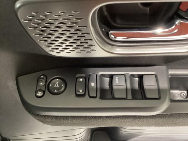 N-BOXカスタム ベースグレード 届出済未使用車 衝突軽減ブレーキ ホンダセンシング 片側電動スライドドア スマートキー LEDライト アイドリングストップ コーナーセンサー オートエアコン 軽自動車(28枚目)