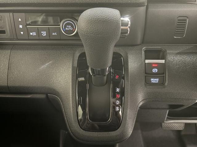 N-BOXカスタム ベースグレード 届出済未使用車 衝突軽減ブレーキ ホンダセンシング 片側電動スライドドア スマートキー LEDライト アイドリングストップ コーナーセンサー オートエアコン 軽自動車(31枚目)