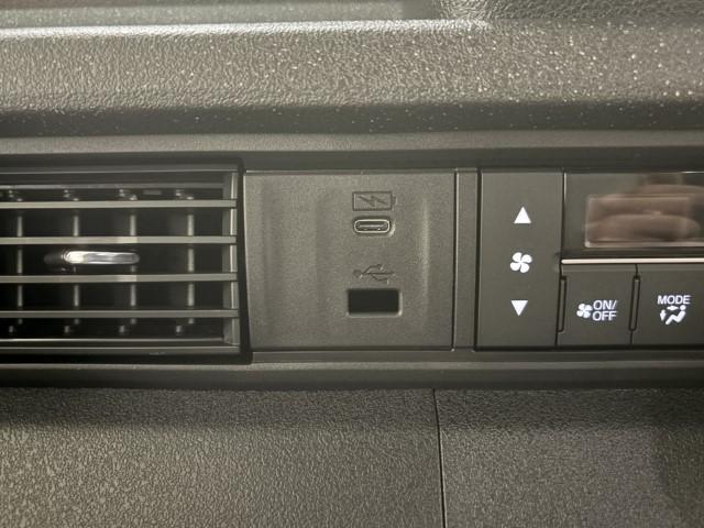 N-BOXカスタム ベースグレード 届出済未使用車 衝突軽減ブレーキ ホンダセンシング 片側電動スライドドア スマートキー LEDライト アイドリングストップ コーナーセンサー オートエアコン 軽自動車(32枚目)