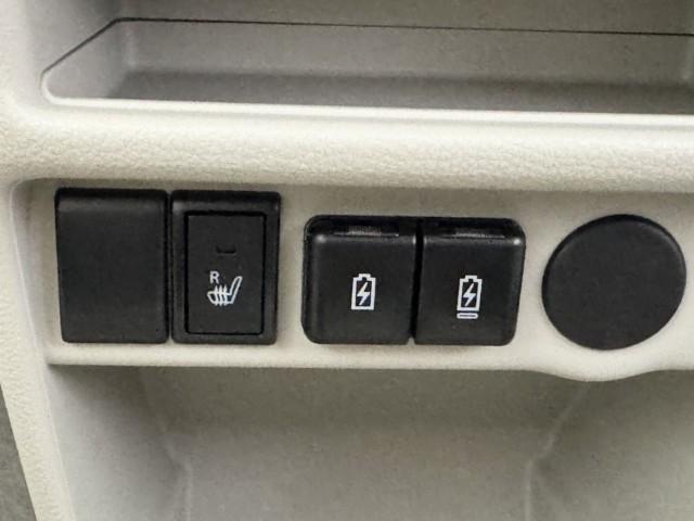 アルトラパン Ｌ　届出済未使用車　衝突軽減ブレーキ　誤発進抑制　車線逸脱警報　標識認識機能　アイドリングストップ　運転席シートヒーター　オートエアコン　電動格納ミラー　キーレスプッシュスタート　軽自動車（30枚目）