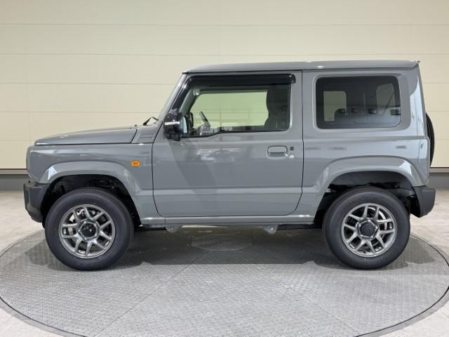 ジムニー ＸＣ　届出済未使用車　４ＷＤ　スズキセーフティサポート　本革巻ステアリング　オートエアコン　防汚タイプラゲッジフロア　オートライト　ヘッドランプウォッシャー　運転席・助手席エアバック　軽自動車（7枚目）