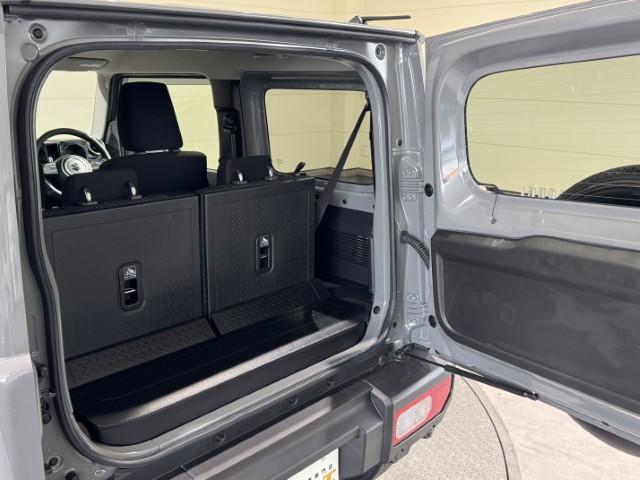 ジムニー ＸＣ　届出済未使用車　４ＷＤ　スズキセーフティサポート　本革巻ステアリング　オートエアコン　防汚タイプラゲッジフロア　オートライト　ヘッドランプウォッシャー　運転席・助手席エアバック　軽自動車（11枚目）