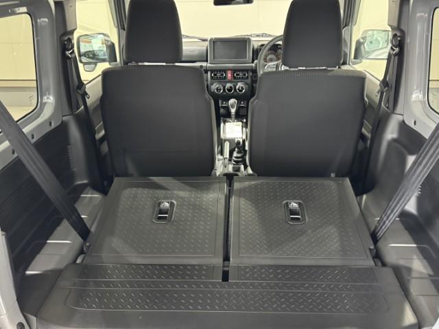 ジムニー ＸＣ　届出済未使用車　４ＷＤ　スズキセーフティサポート　本革巻ステアリング　オートエアコン　防汚タイプラゲッジフロア　オートライト　ヘッドランプウォッシャー　運転席・助手席エアバック　軽自動車（12枚目）