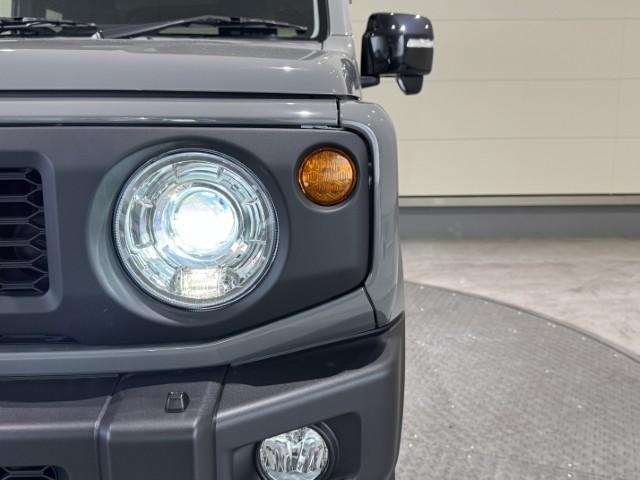 ジムニー ＸＣ　届出済未使用車　４ＷＤ　スズキセーフティサポート　本革巻ステアリング　オートエアコン　防汚タイプラゲッジフロア　オートライト　ヘッドランプウォッシャー　運転席・助手席エアバック　軽自動車（16枚目）