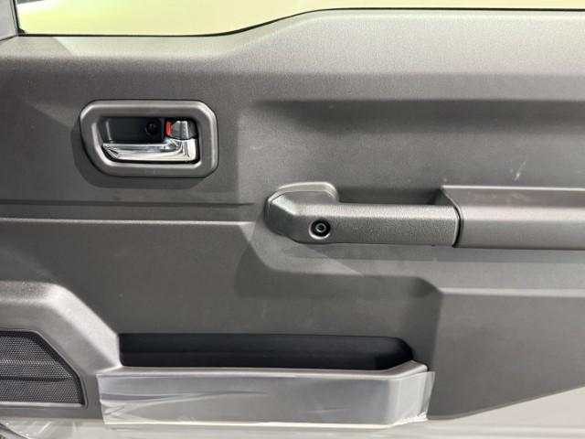 ジムニー ＸＣ　届出済未使用車　４ＷＤ　スズキセーフティサポート　本革巻ステアリング　オートエアコン　防汚タイプラゲッジフロア　オートライト　ヘッドランプウォッシャー　運転席・助手席エアバック　軽自動車（20枚目）