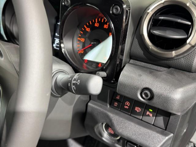 ジムニー ＸＣ　届出済未使用車　４ＷＤ　スズキセーフティサポート　本革巻ステアリング　オートエアコン　防汚タイプラゲッジフロア　オートライト　ヘッドランプウォッシャー　運転席・助手席エアバック　軽自動車（21枚目）