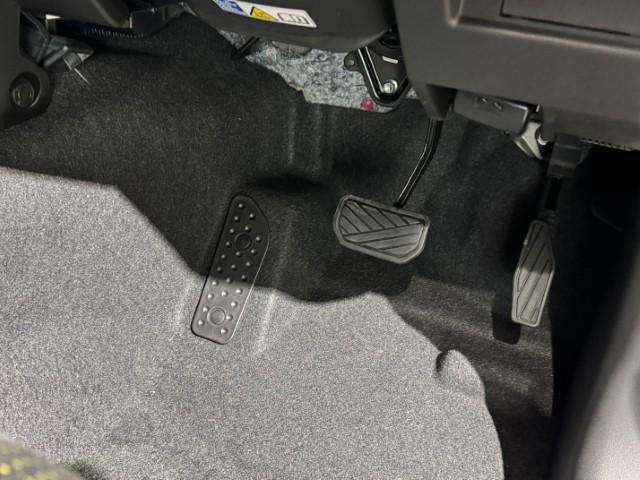 ジムニー ＸＣ　届出済未使用車　４ＷＤ　スズキセーフティサポート　本革巻ステアリング　オートエアコン　防汚タイプラゲッジフロア　オートライト　ヘッドランプウォッシャー　運転席・助手席エアバック　軽自動車（27枚目）