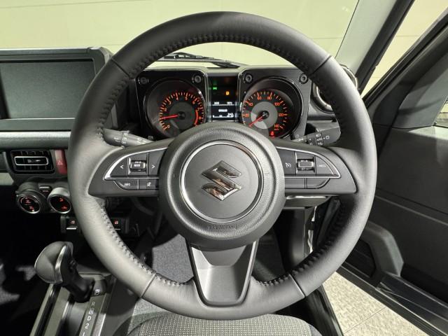 ジムニー ＸＣ　届出済未使用車　４ＷＤ　スズキセーフティサポート　本革巻ステアリング　オートエアコン　防汚タイプラゲッジフロア　オートライト　ヘッドランプウォッシャー　運転席・助手席エアバック　軽自動車（28枚目）