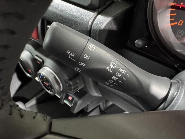 ジムニー ＸＣ　届出済未使用車　４ＷＤ　スズキセーフティサポート　本革巻ステアリング　オートエアコン　防汚タイプラゲッジフロア　オートライト　ヘッドランプウォッシャー　運転席・助手席エアバック　軽自動車（30枚目）