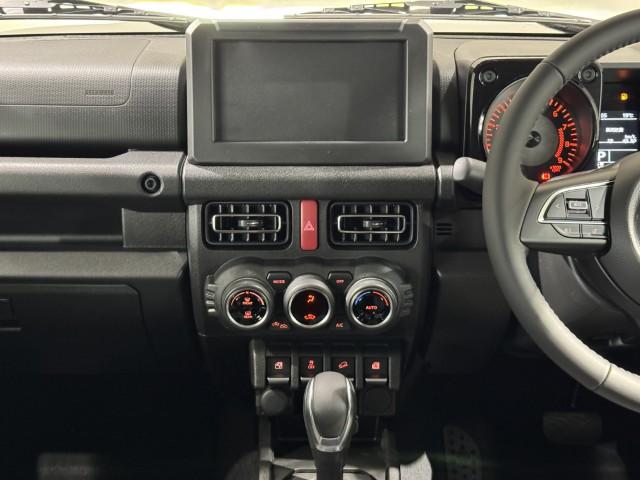 ジムニー ＸＣ　届出済未使用車　４ＷＤ　スズキセーフティサポート　本革巻ステアリング　オートエアコン　防汚タイプラゲッジフロア　オートライト　ヘッドランプウォッシャー　運転席・助手席エアバック　軽自動車（34枚目）