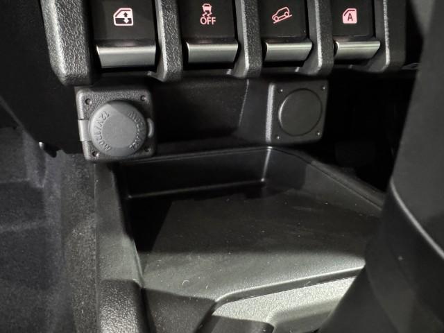 ジムニー ＸＣ　届出済未使用車　４ＷＤ　スズキセーフティサポート　本革巻ステアリング　オートエアコン　防汚タイプラゲッジフロア　オートライト　ヘッドランプウォッシャー　運転席・助手席エアバック　軽自動車（40枚目）