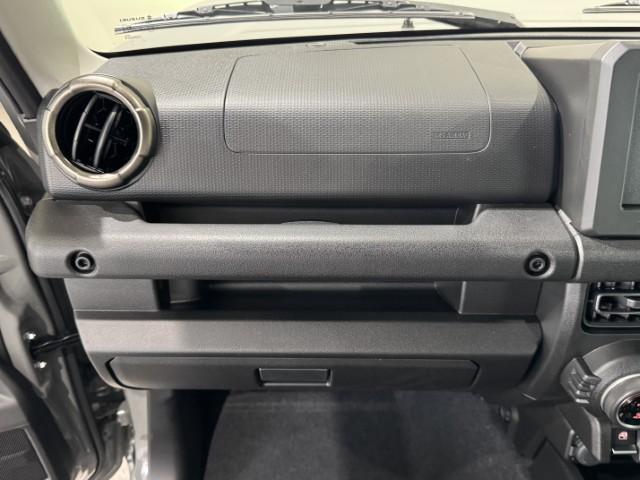 ジムニー ＸＣ　届出済未使用車　４ＷＤ　スズキセーフティサポート　本革巻ステアリング　オートエアコン　防汚タイプラゲッジフロア　オートライト　ヘッドランプウォッシャー　運転席・助手席エアバック　軽自動車（45枚目）