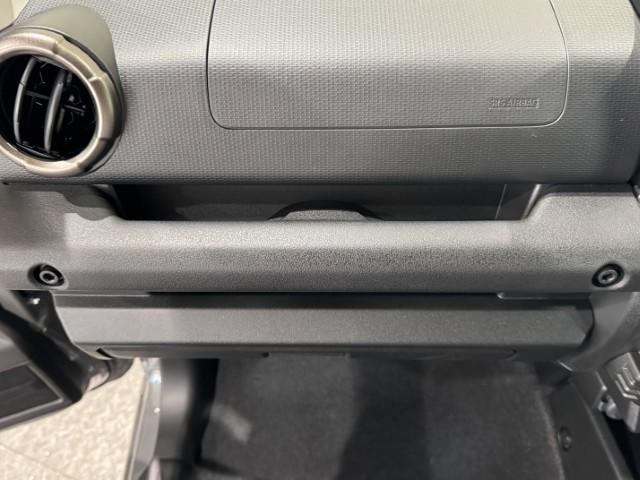 ジムニー ＸＣ　届出済未使用車　４ＷＤ　スズキセーフティサポート　本革巻ステアリング　オートエアコン　防汚タイプラゲッジフロア　オートライト　ヘッドランプウォッシャー　運転席・助手席エアバック　軽自動車（46枚目）