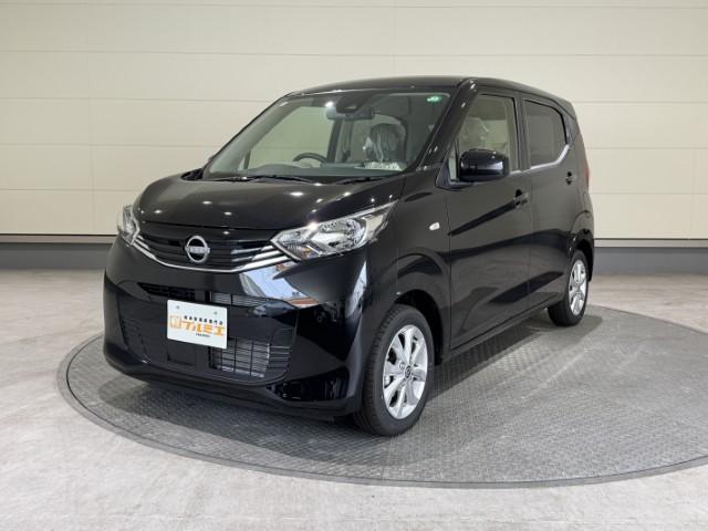 デイズ 　届出済未使用車　衝突軽減ブレーキ　プッシュスタート　オートエアコン　電動格納ミラー　オートライト　アームレスト　ステアリングリモコン　シートリフター　軽自動車（6枚目）