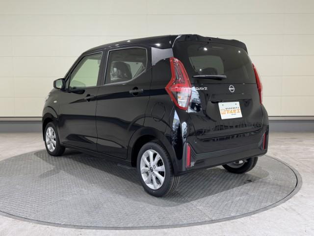 デイズ 　届出済未使用車　衝突軽減ブレーキ　プッシュスタート　オートエアコン　電動格納ミラー　オートライト　アームレスト　ステアリングリモコン　シートリフター　軽自動車（8枚目）