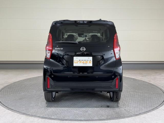 デイズ 　届出済未使用車　衝突軽減ブレーキ　プッシュスタート　オートエアコン　電動格納ミラー　オートライト　アームレスト　ステアリングリモコン　シートリフター　軽自動車（9枚目）