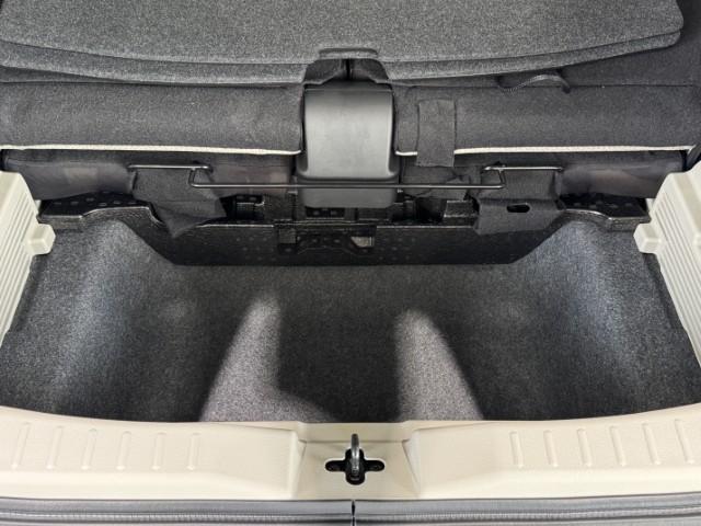 デイズ 　届出済未使用車　衝突軽減ブレーキ　プッシュスタート　オートエアコン　電動格納ミラー　オートライト　アームレスト　ステアリングリモコン　シートリフター　軽自動車（13枚目）