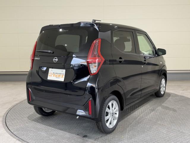 デイズ 　届出済未使用車　衝突軽減ブレーキ　プッシュスタート　オートエアコン　電動格納ミラー　オートライト　アームレスト　ステアリングリモコン　シートリフター　軽自動車（14枚目）