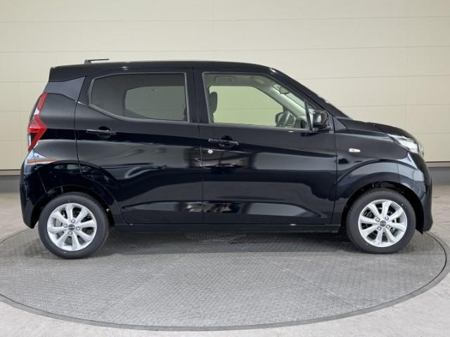 デイズ 　届出済未使用車　衝突軽減ブレーキ　プッシュスタート　オートエアコン　電動格納ミラー　オートライト　アームレスト　ステアリングリモコン　シートリフター　軽自動車（15枚目）