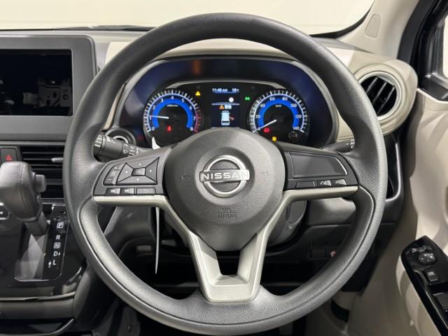 デイズ 　届出済未使用車　衝突軽減ブレーキ　プッシュスタート　オートエアコン　電動格納ミラー　オートライト　アームレスト　ステアリングリモコン　シートリフター　軽自動車（27枚目）