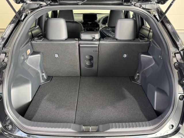 ヤリスクロス Ｚ　登録済未使用車　純正ディスプレイオーディオ　パノラミックビューモニター　ＥＴＣ２．０　シートヒーター　ステアリングヒーター　トヨタセーフティセンス　ＬＥＤヘッドライト（11枚目）