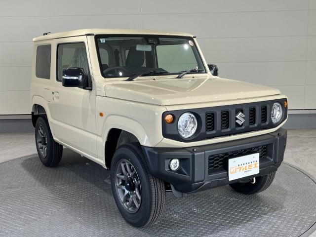 ジムニー ＸＣ　届出済未使用車　４ＷＤ　スズキセーフティサポート　本革巻ステアリング　オートエアコン　防汚タイプラゲッジフロア　オートライト　ヘッドランプウォッシャー　運転席・助手席エアバック　軽自動車（4枚目）
