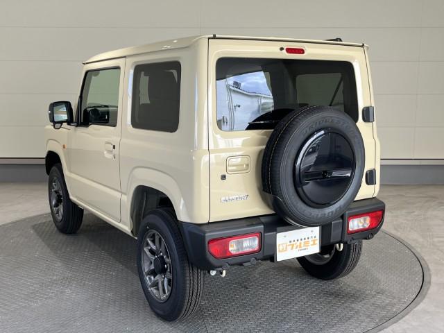 ジムニー ＸＣ　届出済未使用車　４ＷＤ　スズキセーフティサポート　本革巻ステアリング　オートエアコン　防汚タイプラゲッジフロア　オートライト　ヘッドランプウォッシャー　運転席・助手席エアバック　軽自動車（8枚目）