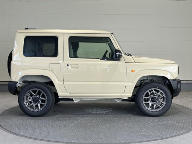 ジムニー ＸＣ　届出済未使用車　４ＷＤ　スズキセーフティサポート　本革巻ステアリング　オートエアコン　防汚タイプラゲッジフロア　オートライト　ヘッドランプウォッシャー　運転席・助手席エアバック　軽自動車（11枚目）