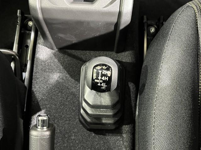 ジムニー ＸＣ　届出済未使用車　４ＷＤ　スズキセーフティサポート　本革巻ステアリング　オートエアコン　防汚タイプラゲッジフロア　オートライト　ヘッドランプウォッシャー　運転席・助手席エアバック　軽自動車（35枚目）