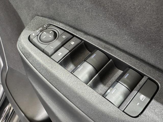 ヤリスクロス Z 登録済未使用車 純正ディスプレイオーディオ パノラミックビューモニター ETC2.0 シートヒーター ステアリングヒーター トヨタセーフティセンス LEDヘッドライト(22枚目)