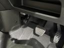 　届出済未使用車　衝突軽減ブレーキ　プッシュスタート　オートエアコン　電動格納ミラー　オートライト　アームレスト　ステアリングリモコン　シートリフター　軽自動車（26枚目）