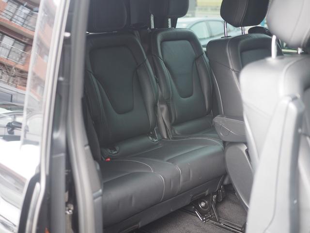 Ｖクラス Ｖ２２０ｄ　スポーツ　ロング　正規ディーラー車／リアモニター左右／黒革シート／地デジ／純正ナビ／ＥＴＣ／禁煙車／Ｂｌｕｅｔｏｏｔｈ機能（11枚目）
