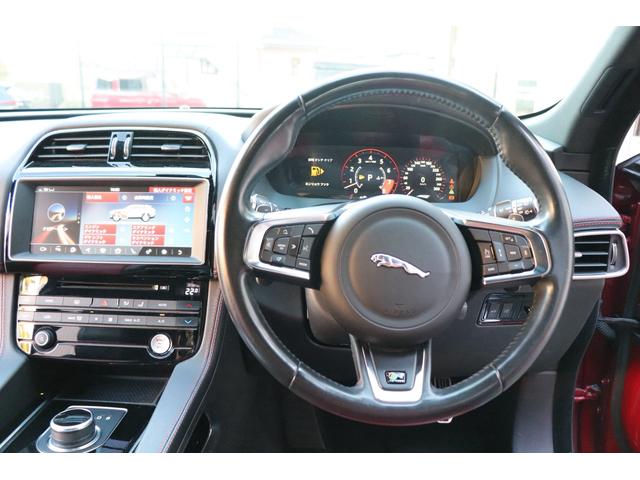 洗練された、運転席周り